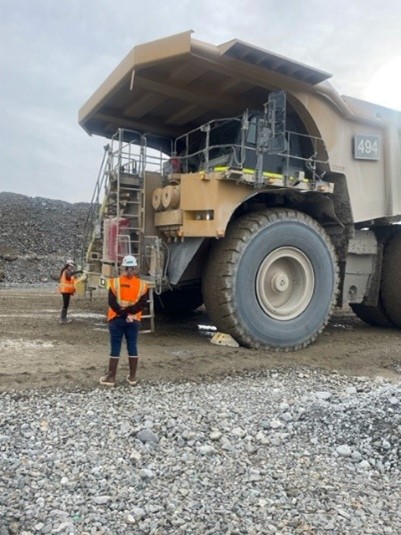 Kathleen Grandy, foreground, and Operator Shonnalee Follet